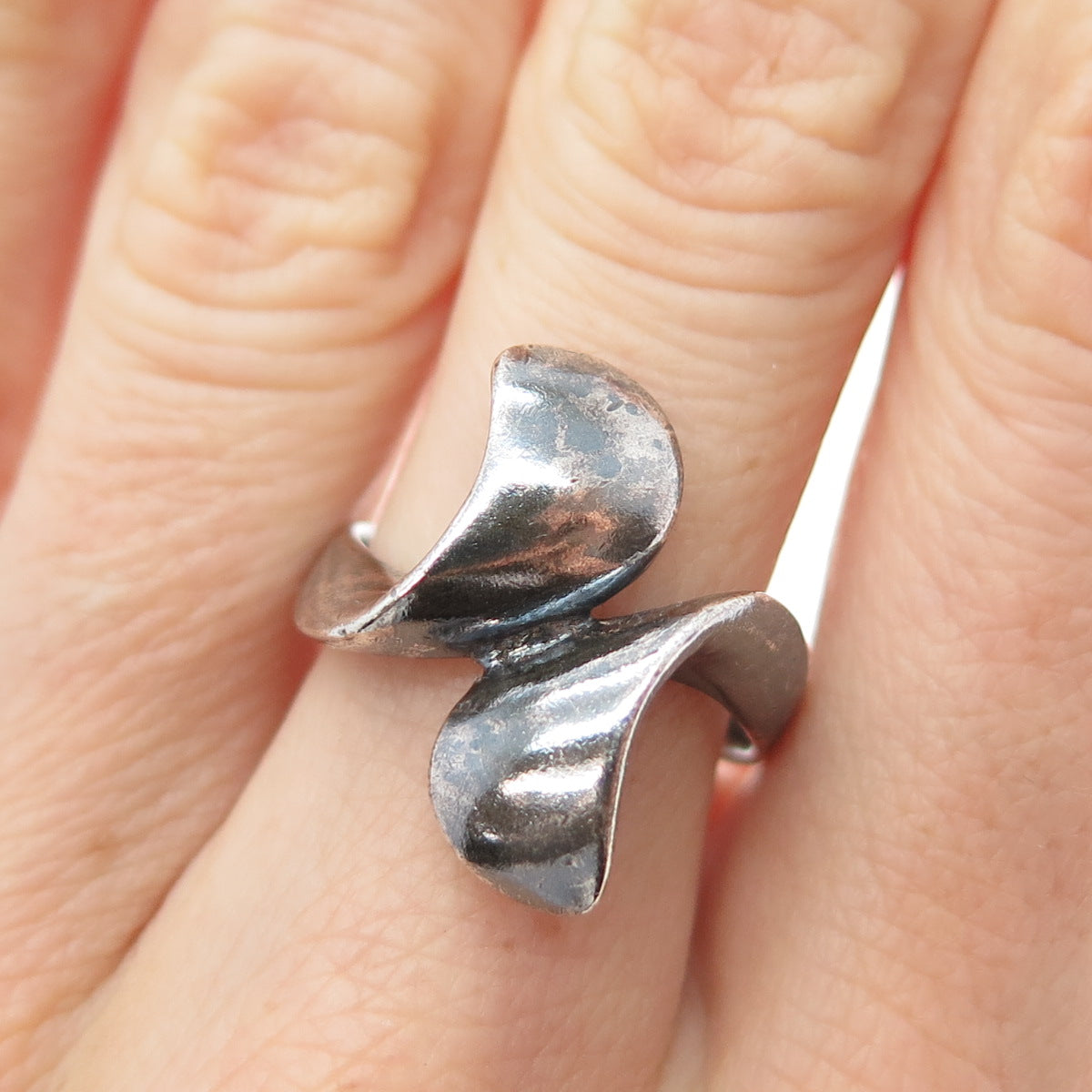 925 Sterling Silver Vintage Modernist Bypass Oxidized Ring Size 8