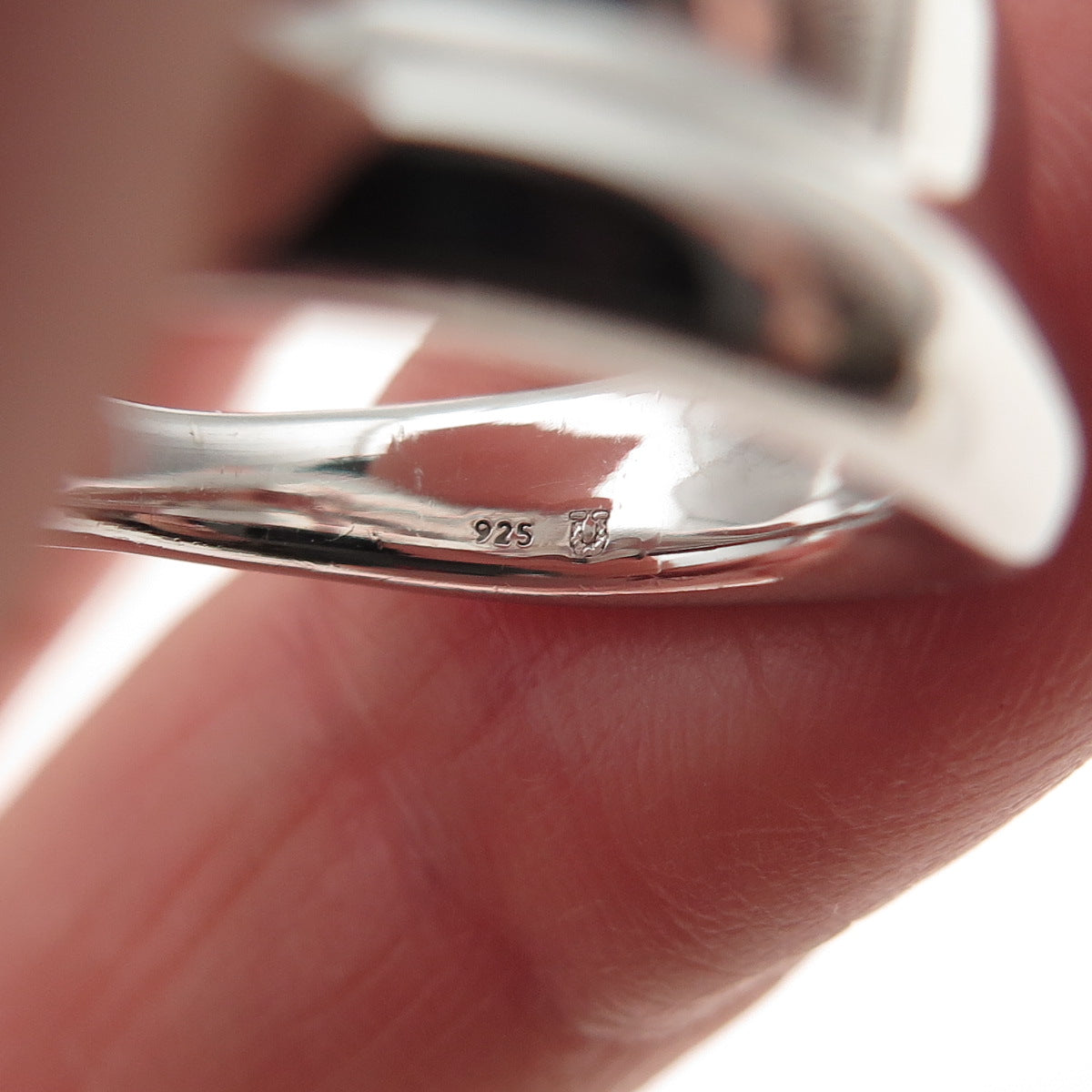 Judith Ripka 925 Sterling Silver Modernist Wavy Ring Size 6