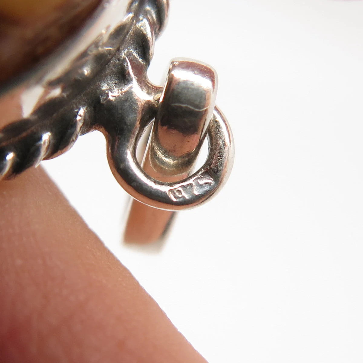 925 Sterling Silver Vintage Real Amber Twisted Oval Pendant