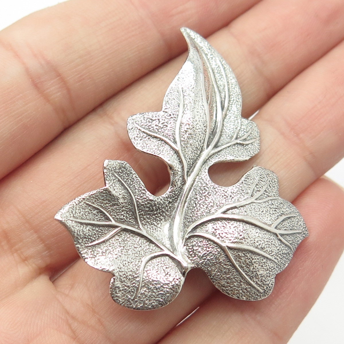 925 Sterling Silver Antique Art Deco Beau Textured Maple Leaf Pin Brooch