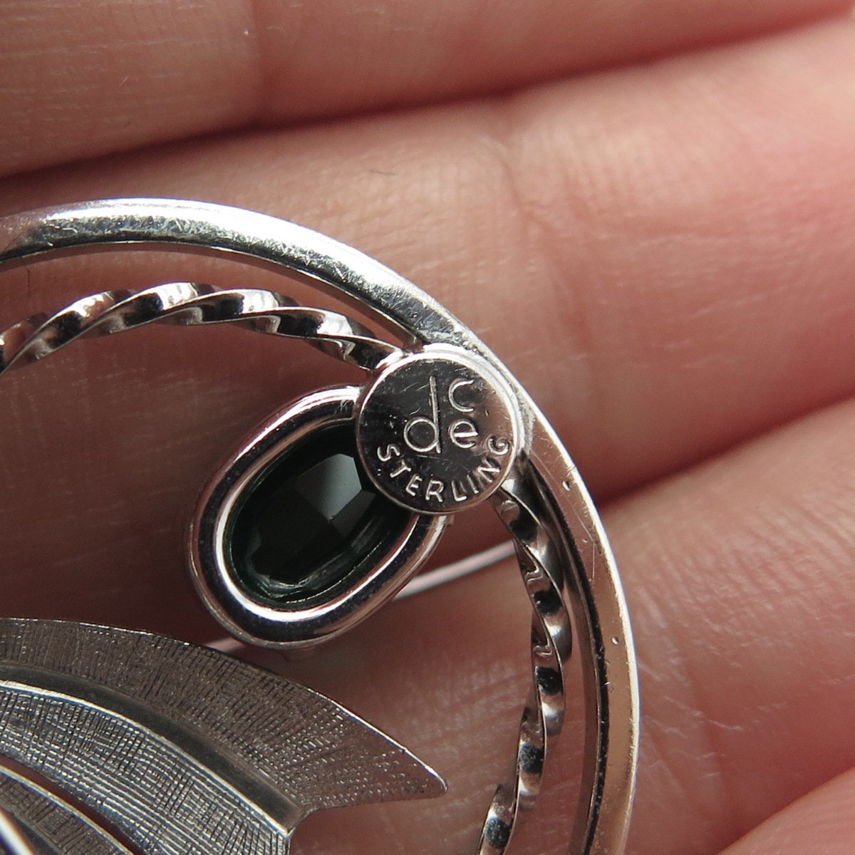 DCE CURTIS Jewelry 925 Sterling Silver Vintage Green Rhinestone Circle Brooch