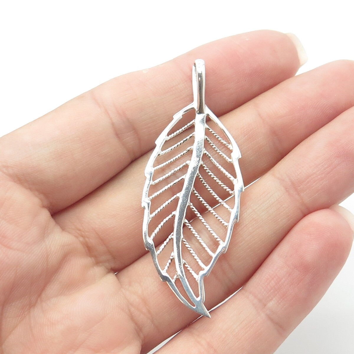 925 Sterling Silver Vintage Leaf Floral Pendant