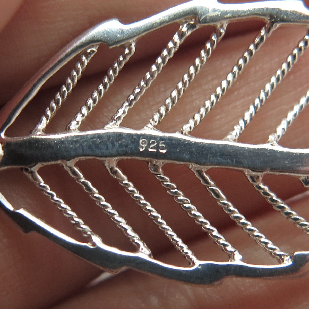 925 Sterling Silver Vintage Leaf Floral Pendant