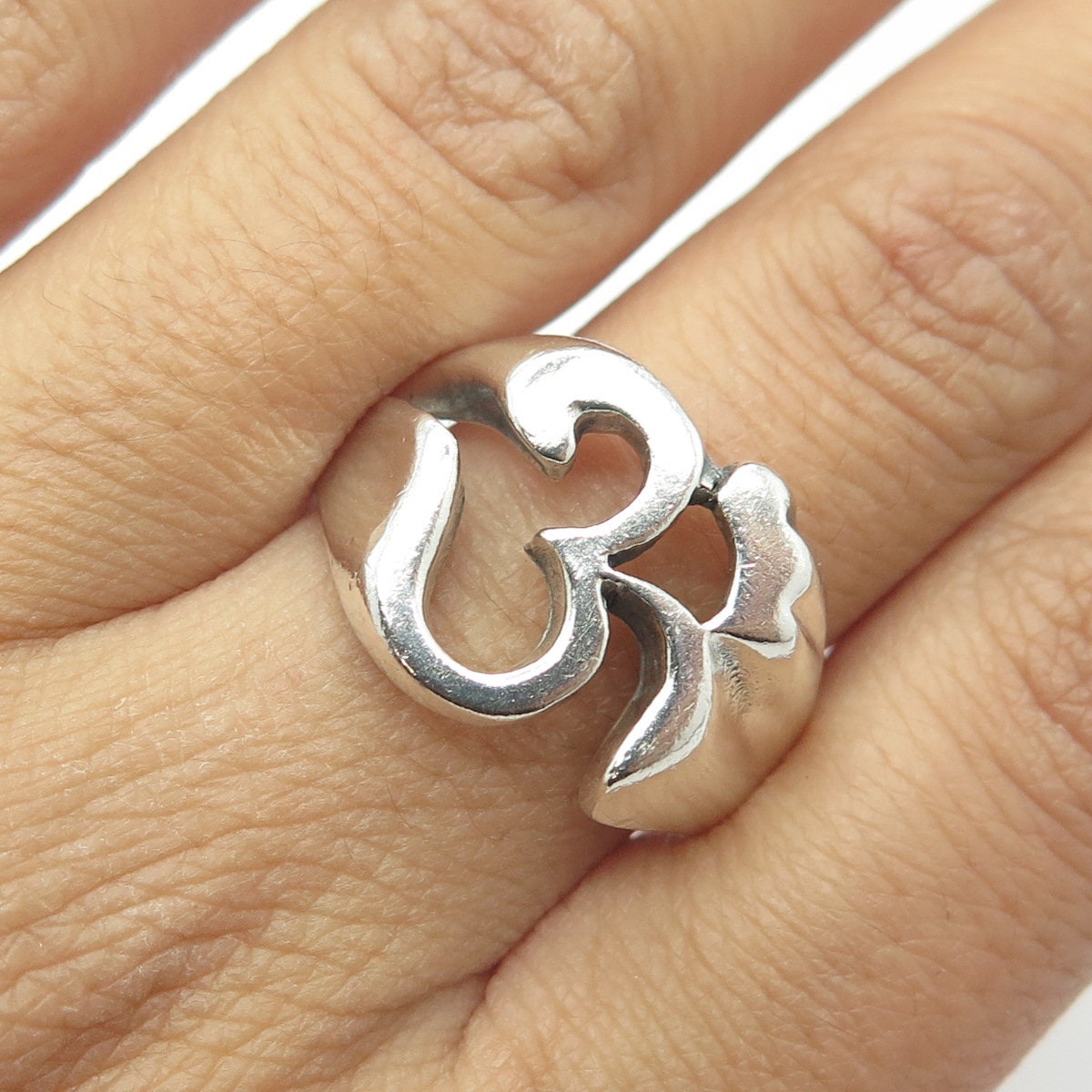 925 Sterling Silver Vintage Om Mantra Ring Size 11.5