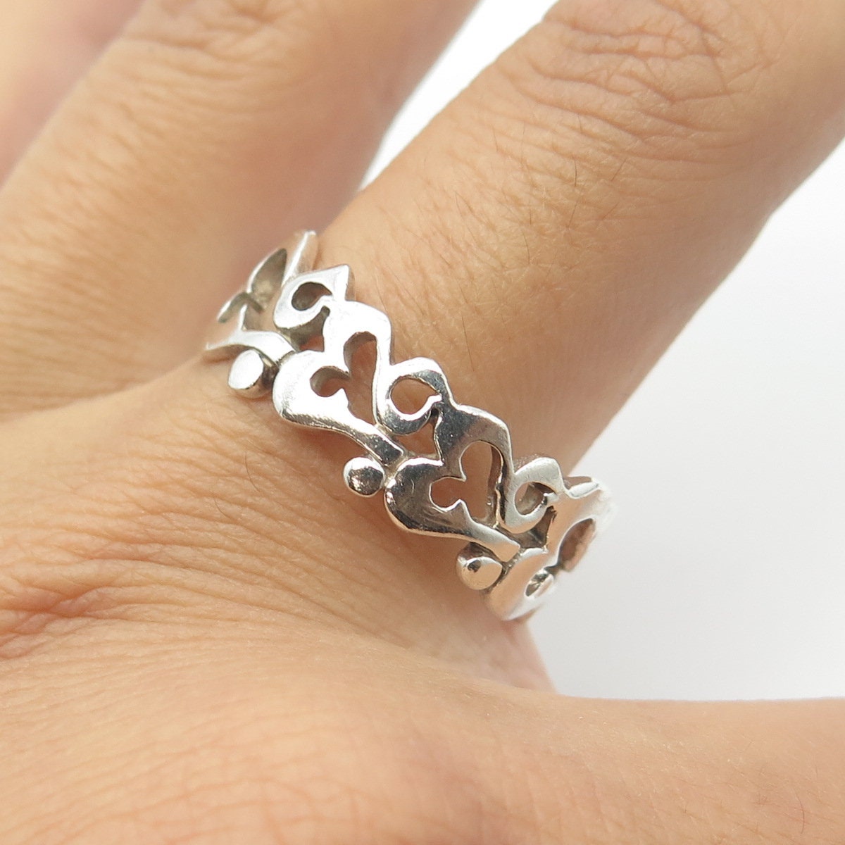 925 Sterling Silver Vintage Modernist Open Heart All Around Band Ring Size 11.75