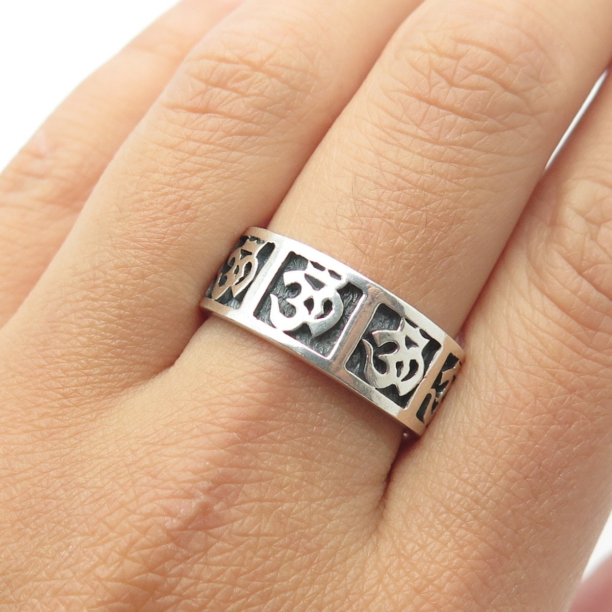 925 Sterling Silver Vintage All Around Om Mantra Band Ring Size 9.5