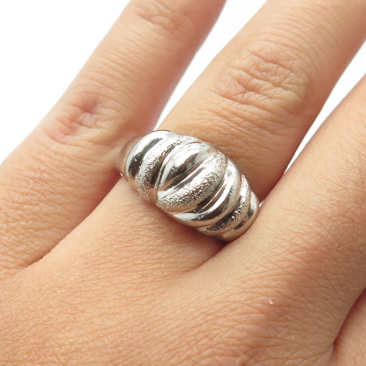 925 Sterling Silver Vintage Ribbed Domed Ring Size 6.75