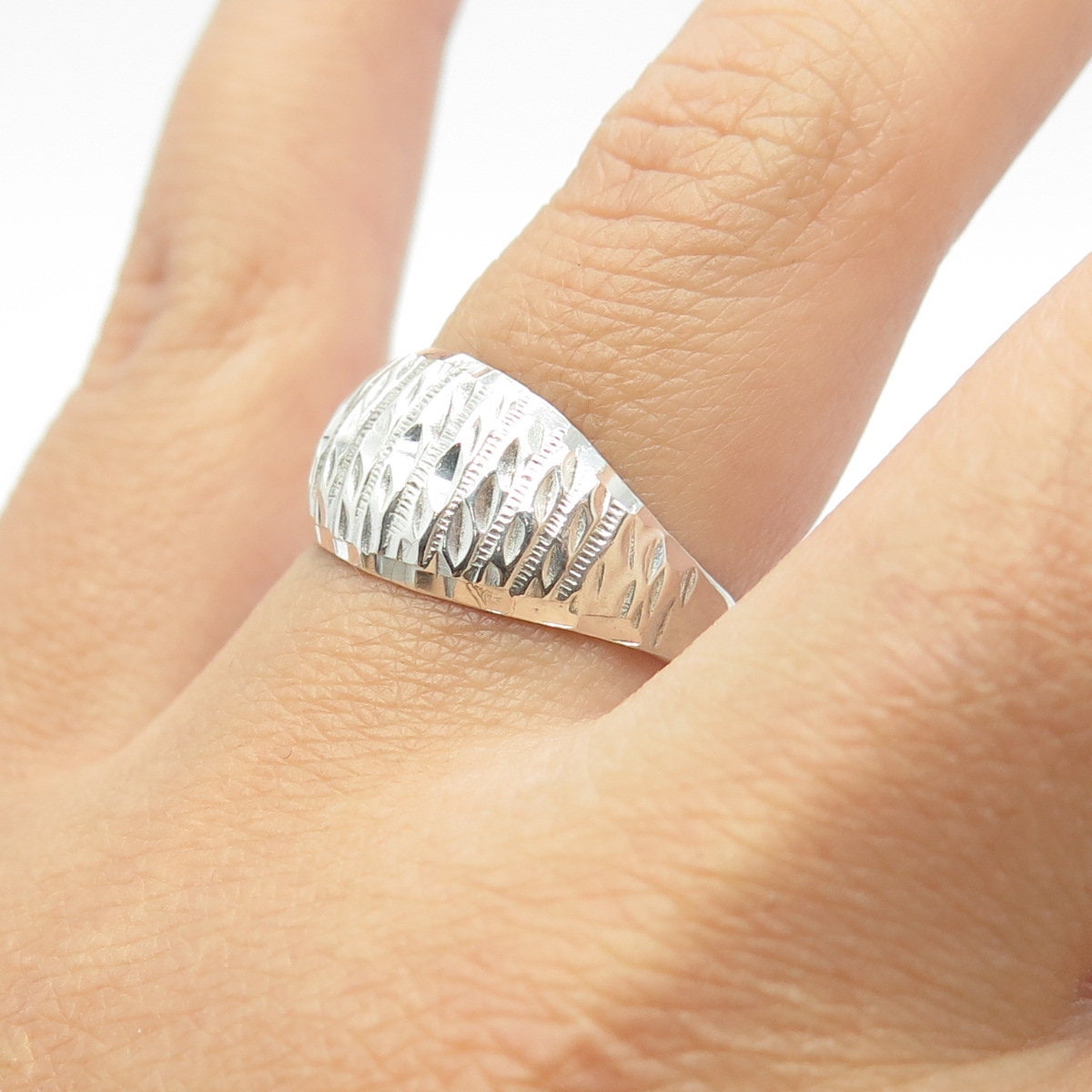 925 Sterling Silver Vintage Carved Dome Ring Size 7