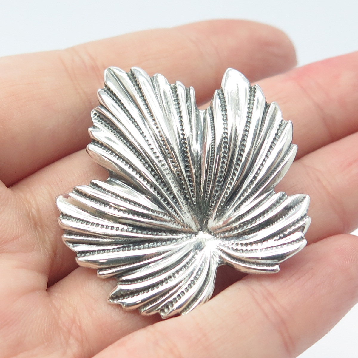 JEWELART 925 Sterling Silver Antique Art Deco Textured Leaf Pin Brooch