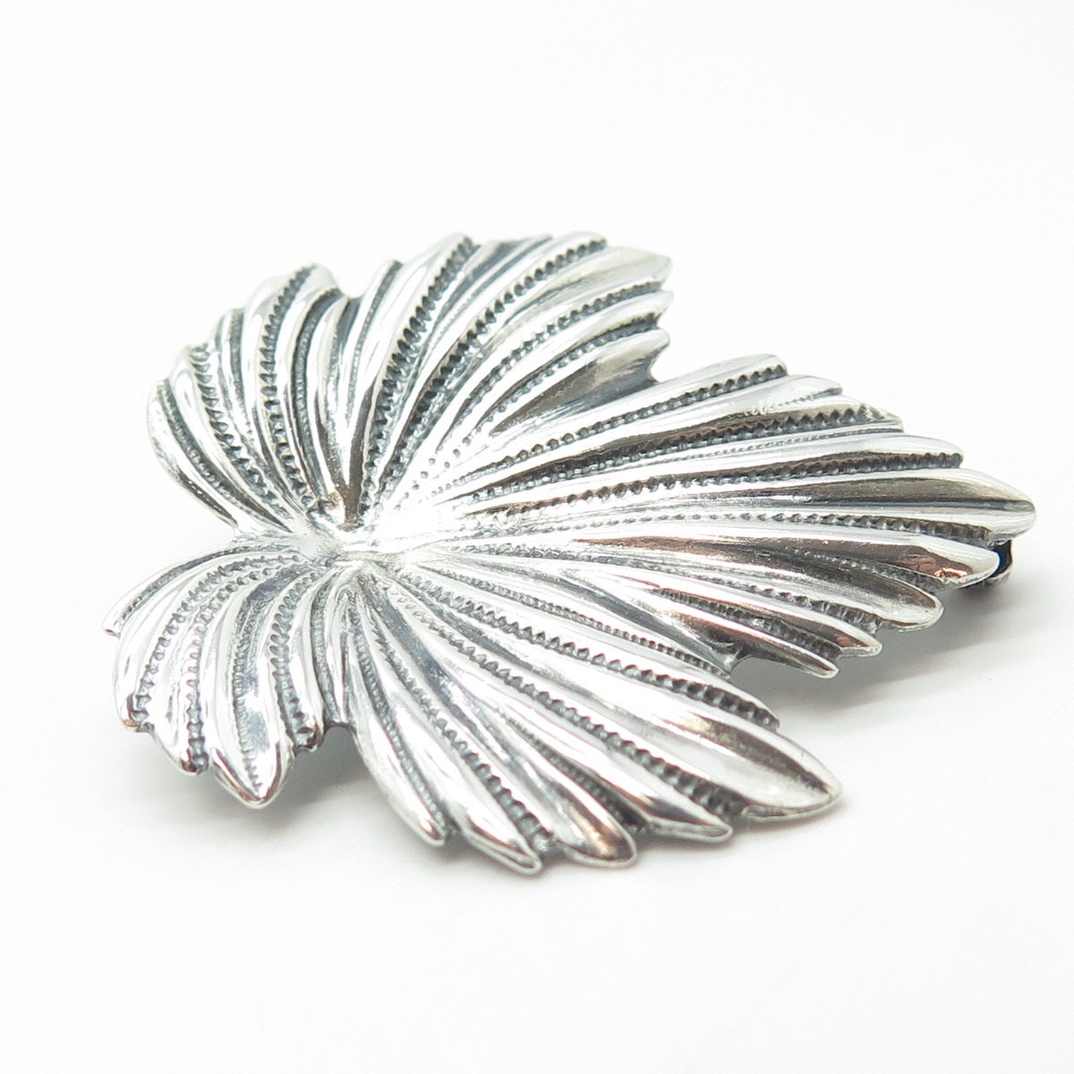 JEWELART 925 Sterling Silver Antique Art Deco Textured Leaf Pin Brooch