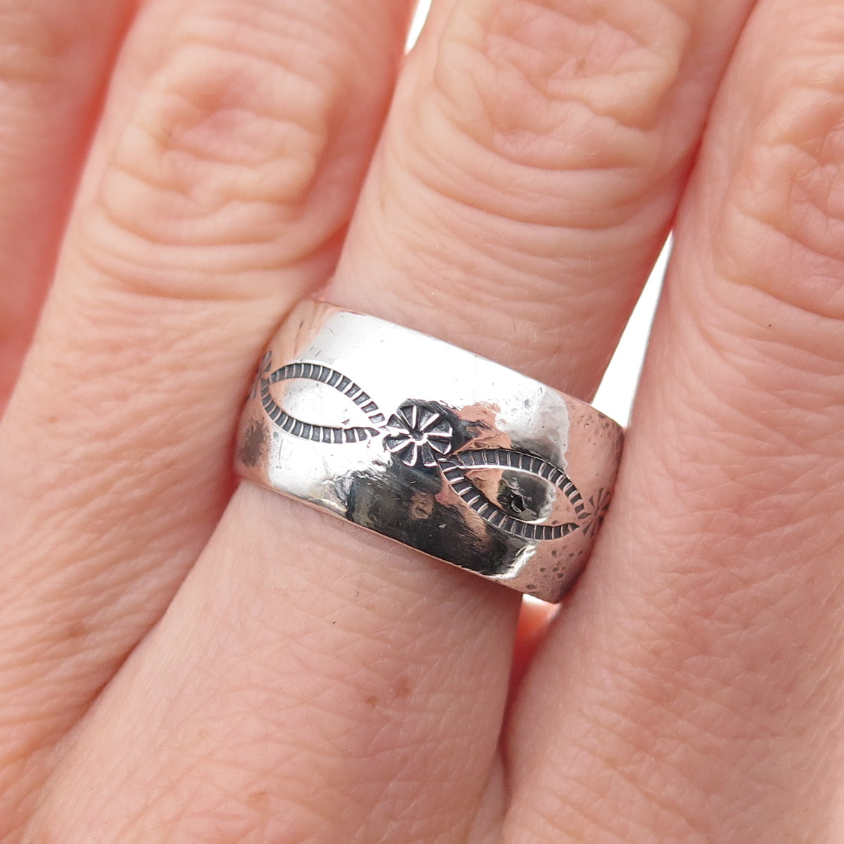 Old Pawn 925 Sterling Silver Vintage Southwestern Tribal Band Ring Size 8