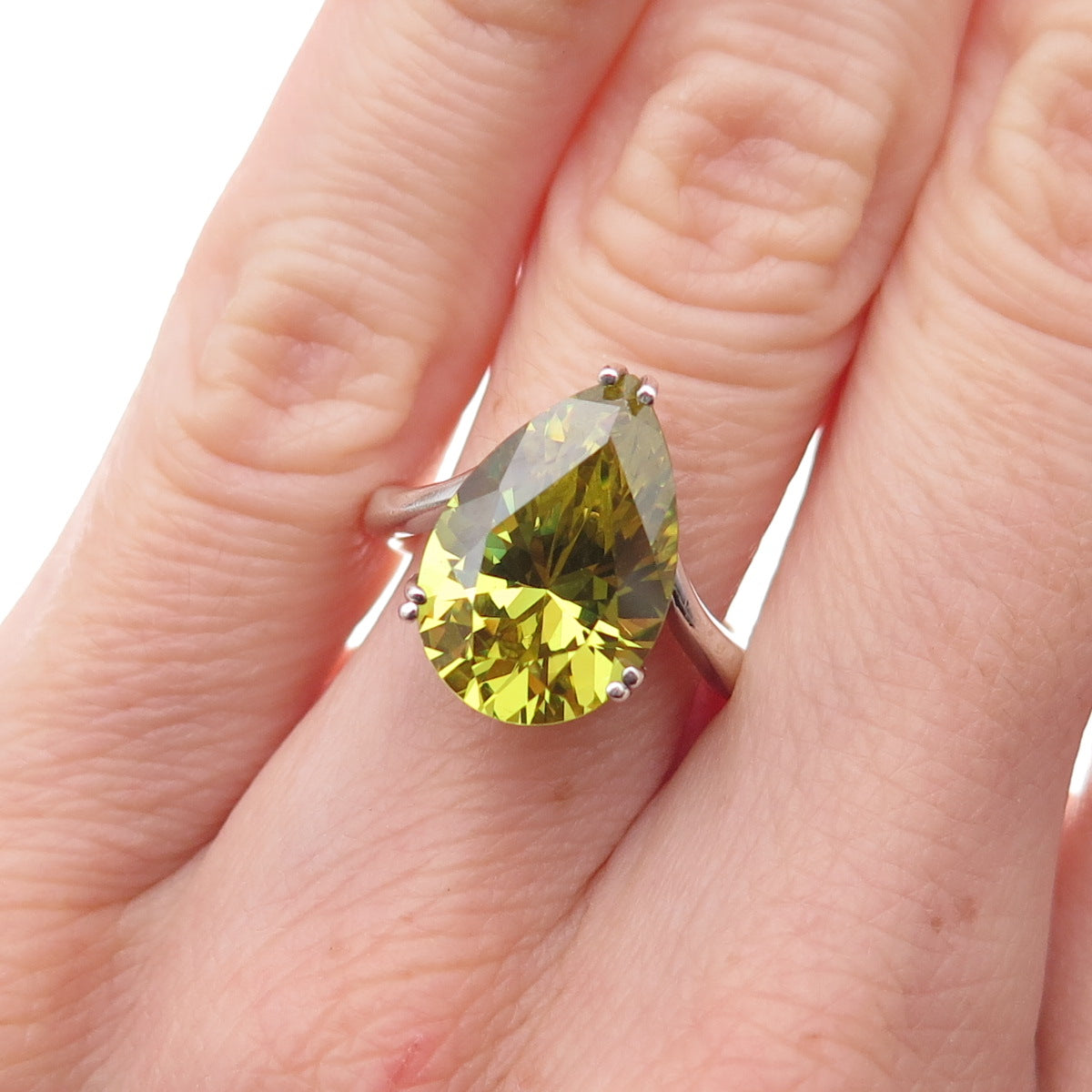 Toni 925 Sterling Silver Real Pear-Cut Peridot Ring Size 5.5