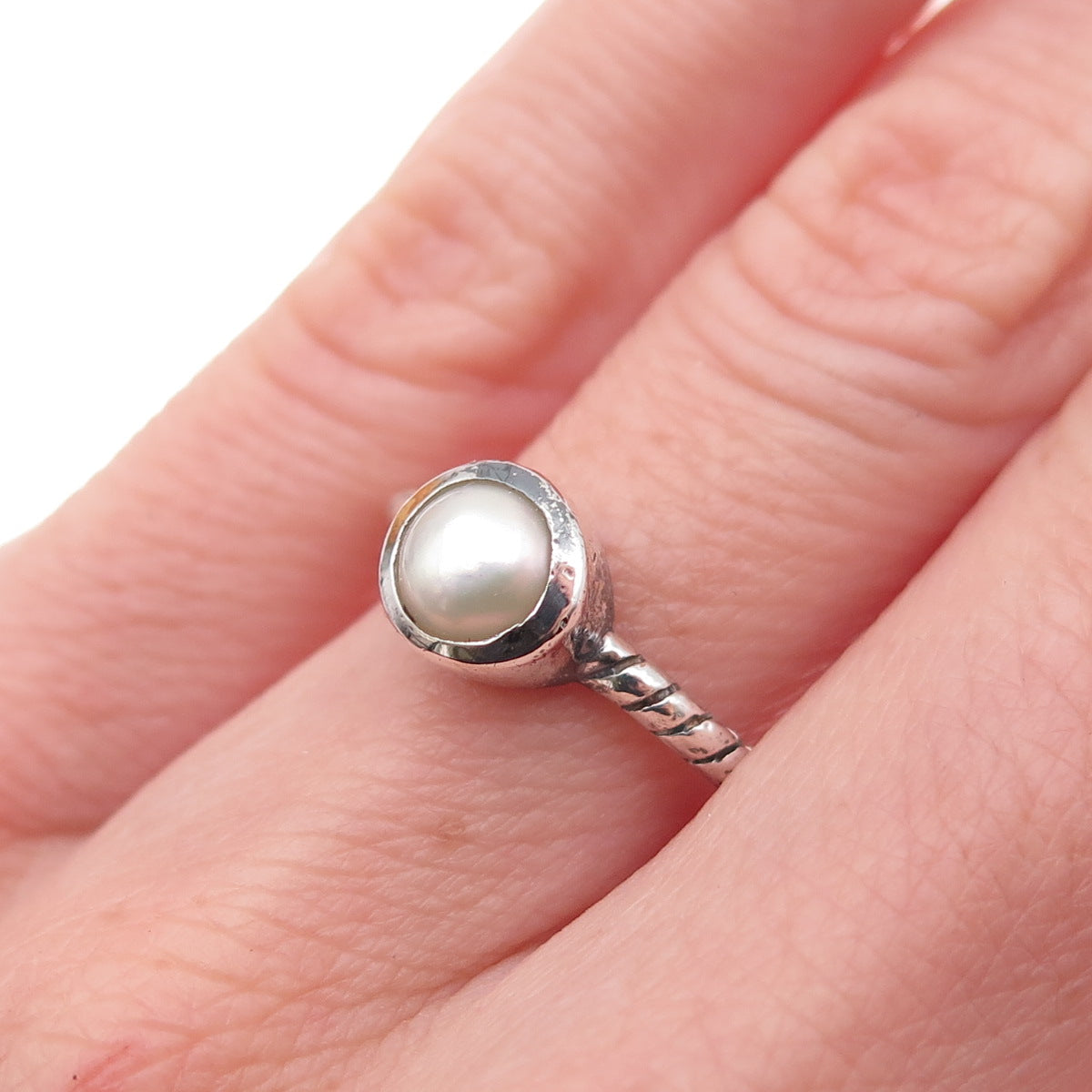 925 Sterling Silver Vintage Real Pearl Modernist Oxidized Ring Size 5.75