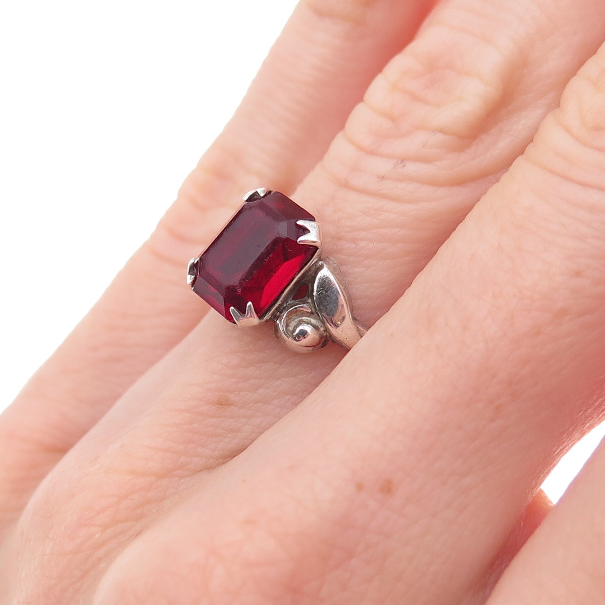 Uncas 925 Sterling Silver Antique Art Deco Red Rhinestone Oxidized Ring Size 5.5