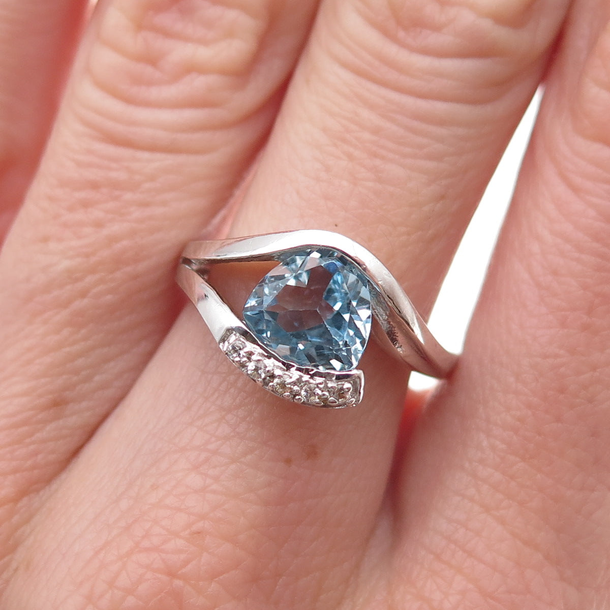 925 Sterling Silver Vintage Real Blue & White Topaz Modernist Ring Size 7