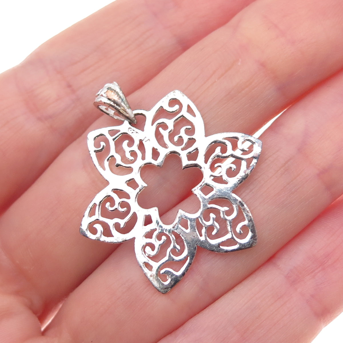 925 Sterling Silver Vintage Floral Charm Pendant