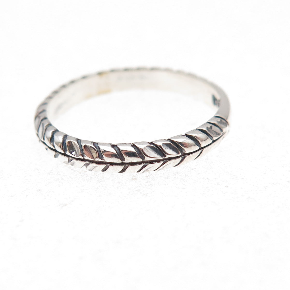 925 Sterling Silver Vintage Ribbed Stackable Oxidized Band Ring Size 6